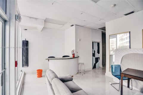 Propiedad comercial en venta en Hallandale Beach, Florida № 1871342 - foto 17