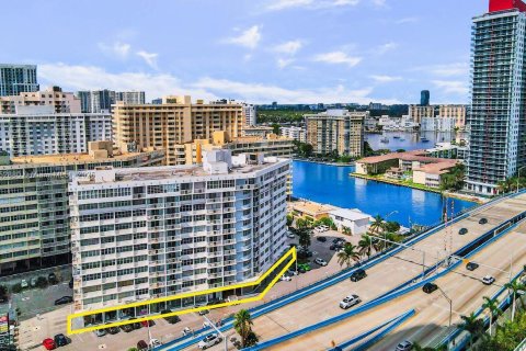 Propiedad comercial en venta en Hallandale Beach, Florida № 1871342 - foto 5