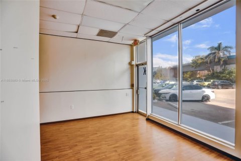 Propiedad comercial en venta en Hallandale Beach, Florida № 1871342 - foto 25