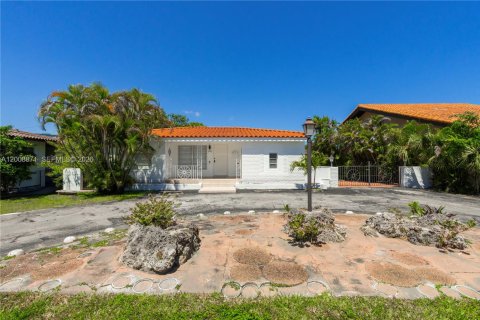 Villa ou maison à louer à Coral Gables, Floride: 3 chambres, 110.46 m2 № 2170950 - photo 21