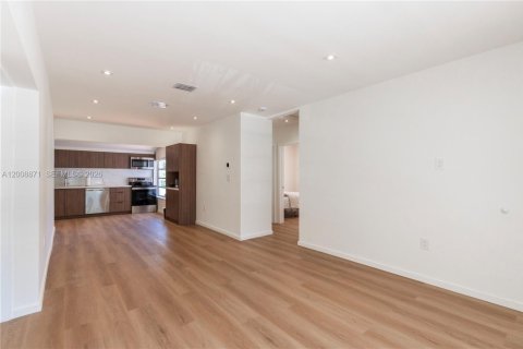 Villa ou maison à louer à Coral Gables, Floride: 3 chambres, 110.46 m2 № 2170950 - photo 3