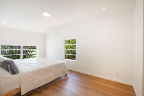 Villa ou maison à louer à Coral Gables, Floride: 3 chambres, 110.46 m2 № 2170950 - photo 5