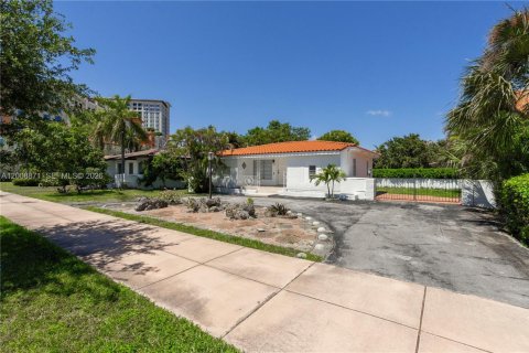 Villa ou maison à louer à Coral Gables, Floride: 3 chambres, 110.46 m2 № 2170950 - photo 20