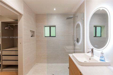 Villa ou maison à louer à Coral Gables, Floride: 3 chambres, 110.46 m2 № 2170950 - photo 9