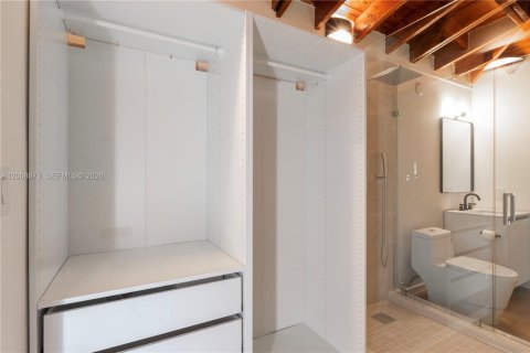 Villa ou maison à louer à Coral Gables, Floride: 3 chambres, 110.46 m2 № 2170950 - photo 17