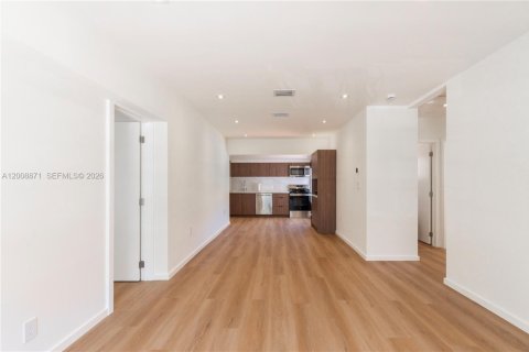 Villa ou maison à louer à Coral Gables, Floride: 3 chambres, 110.46 m2 № 2170950 - photo 14
