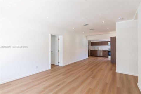 Villa ou maison à louer à Coral Gables, Floride: 3 chambres, 110.46 m2 № 2170950 - photo 15