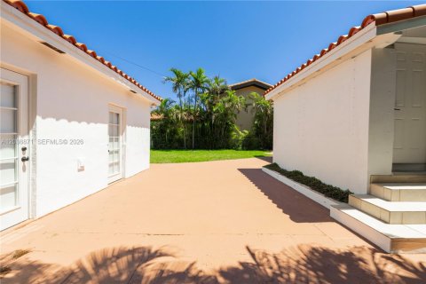 Villa ou maison à louer à Coral Gables, Floride: 3 chambres, 110.46 m2 № 2170950 - photo 22