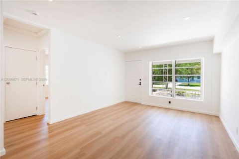 Villa ou maison à louer à Coral Gables, Floride: 3 chambres, 110.46 m2 № 2170950 - photo 13
