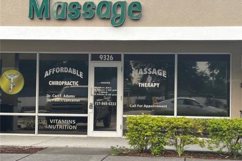 Propiedad comercial en alquiler en New Port Richey, Florida, 153.29 m2 № 1774684 - foto 2