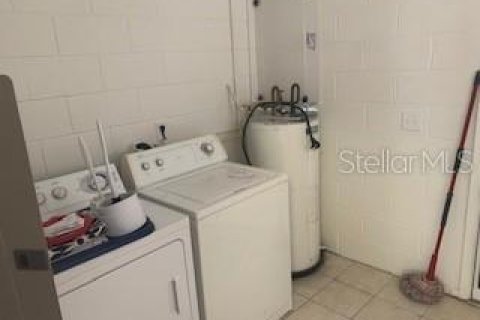 House in Orlando, Florida 2 bedrooms, 92.62 sq.m. № 1576325 - photo 3