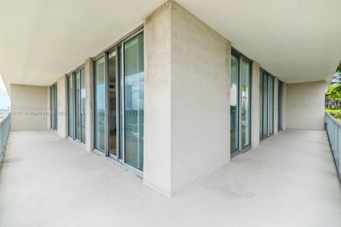 Снять в аренду кондоминиум в Майами, Флорида 3 спальни, 115.38м2, № 1957932 - фото 29