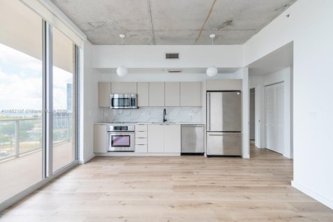 Снять в аренду кондоминиум в Майами, Флорида 3 спальни, 115.38м2, № 1957932 - фото 1