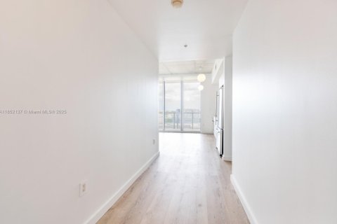 Снять в аренду кондоминиум в Майами, Флорида 3 спальни, 115.38м2, № 1957932 - фото 23