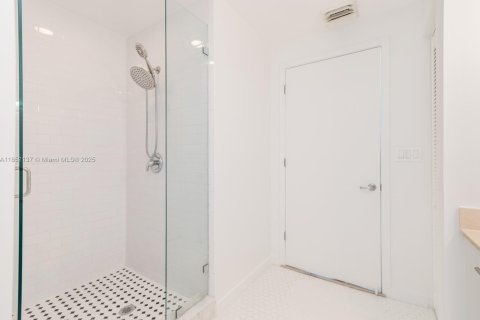 Снять в аренду кондоминиум в Майами, Флорида 3 спальни, 115.38м2, № 1957932 - фото 12