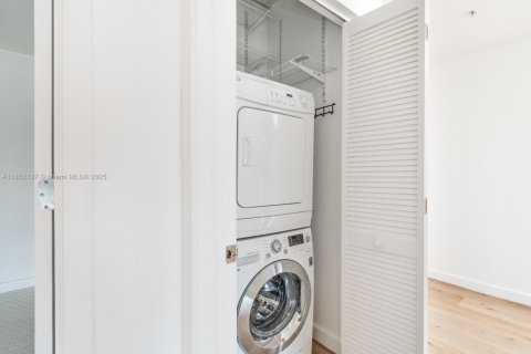 Снять в аренду кондоминиум в Майами, Флорида 3 спальни, 115.38м2, № 1957932 - фото 24