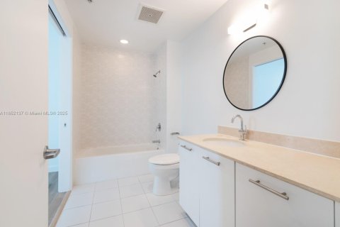 Снять в аренду кондоминиум в Майами, Флорида 3 спальни, 115.38м2, № 1957932 - фото 18