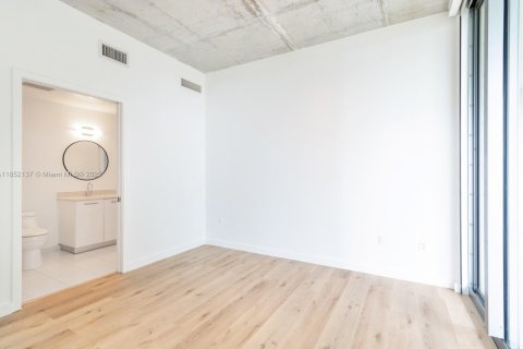 Снять в аренду кондоминиум в Майами, Флорида 3 спальни, 115.38м2, № 1957932 - фото 15