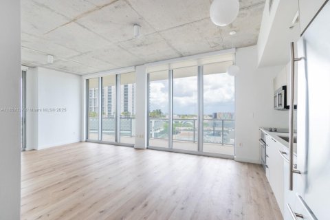 Снять в аренду кондоминиум в Майами, Флорида 3 спальни, 115.38м2, № 1957932 - фото 4
