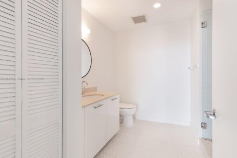 Снять в аренду кондоминиум в Майами, Флорида 3 спальни, 115.38м2, № 1957932 - фото 13