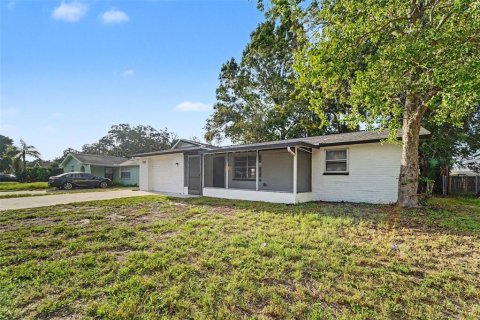 House in Port Richey, Florida 3 bedrooms, 123.75 sq.m. № 2236019 - photo 15