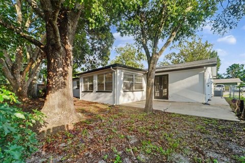 House in Port Richey, Florida 3 bedrooms, 123.75 sq.m. № 2236019 - photo 13