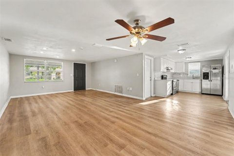 House in Port Richey, Florida 3 bedrooms, 123.75 sq.m. № 2236019 - photo 3