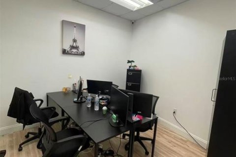 Propiedad comercial en venta en Orlando, Florida, 1237.09 m2 № 2102215 - foto 25