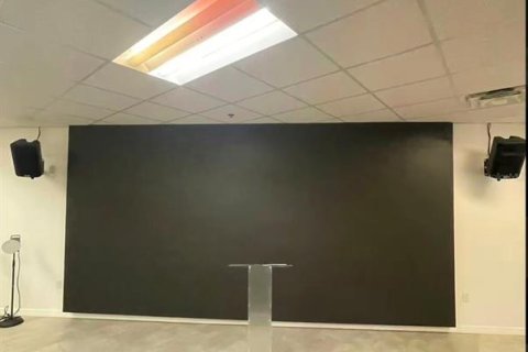 Propiedad comercial en venta en Orlando, Florida, 1237.09 m2 № 2102215 - foto 3