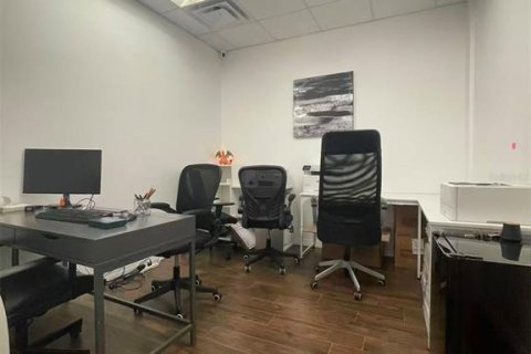 Propiedad comercial en venta en Orlando, Florida, 1237.09 m2 № 2102215 - foto 11