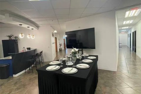 Propiedad comercial en venta en Orlando, Florida, 1237.09 m2 № 2102215 - foto 8