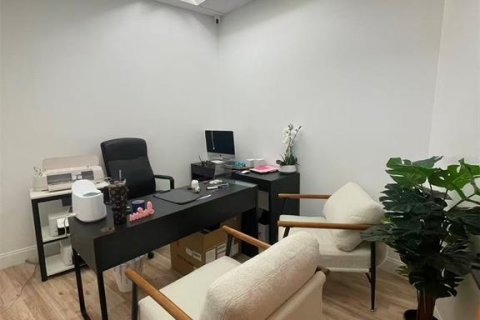 Propiedad comercial en venta en Orlando, Florida, 1237.09 m2 № 2102215 - foto 21