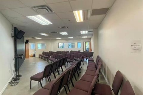 Propiedad comercial en venta en Orlando, Florida, 1237.09 m2 № 2102215 - foto 5
