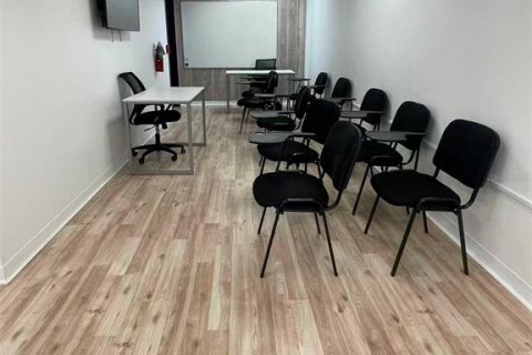 Propiedad comercial en venta en Orlando, Florida, 1237.09 m2 № 2102215 - foto 30