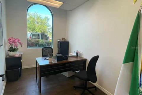 Propiedad comercial en venta en Orlando, Florida, 1237.09 m2 № 2102215 - foto 17