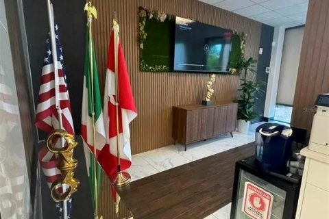 Propiedad comercial en venta en Orlando, Florida, 1237.09 m2 № 2102215 - foto 1