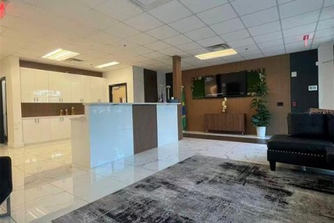 Propiedad comercial en venta en Orlando, Florida, 1237.09 m2 № 2102215 - foto 2