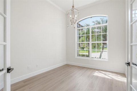 House in Bradenton, Florida 3 bedrooms, 336.68 sq.m. № 2221660 - photo 21