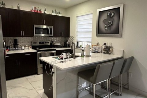 Купить таунхаус в Хомстед, Флорида 3 спальни, 123.65м2, № 1711487 - фото 3