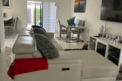 Купить таунхаус в Хомстед, Флорида 3 спальни, 123.65м2, № 1711487 - фото 13