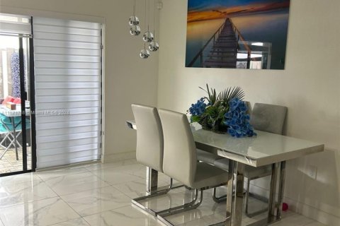 Купить таунхаус в Хомстед, Флорида 3 спальни, 123.65м2, № 1711487 - фото 16