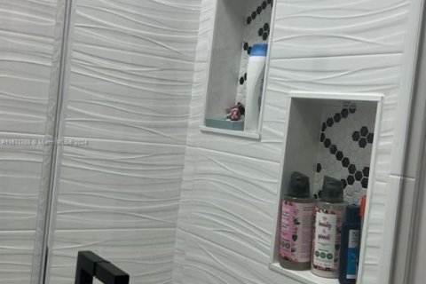 Купить таунхаус в Хомстед, Флорида 3 спальни, 123.65м2, № 1711487 - фото 6