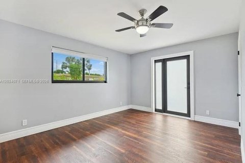 House in Pembroke Pines, Florida 3 bedrooms, 146.23 sq.m. № 2178467 - photo 7