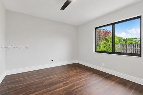 House in Pembroke Pines, Florida 3 bedrooms, 146.23 sq.m. № 2178467 - photo 6