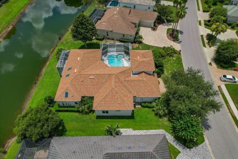 House in Bradenton, Florida 4 bedrooms, 285.4 sq.m. № 2277808
