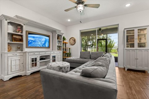 House in Davenport, Florida 4 bedrooms, 247.21 sq.m. № 1787529 - photo 3