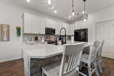 House in Davenport, Florida 4 bedrooms, 247.21 sq.m. № 1787529 - photo 7