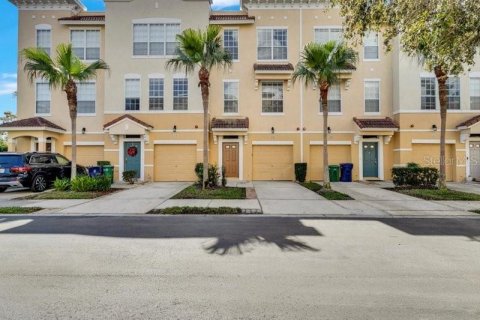 Townhouse in Tampa, Florida 3 bedrooms, 171.31 sq.m. № 1549764 - photo 1