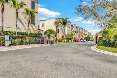 Townhouse in Tampa, Florida 3 bedrooms, 171.31 sq.m. № 1549764 - photo 15