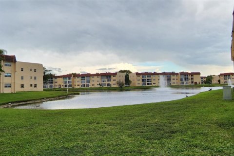 Condo in Sunrise, Florida, 2 bedrooms  № 1175206 - photo 1